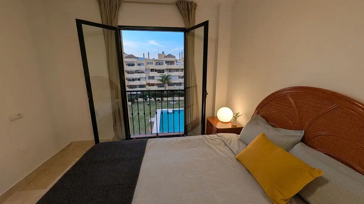 Dormitori de Apartament de lloguer en Estepona amb Aire condicionat, Calefacció i Terrassa