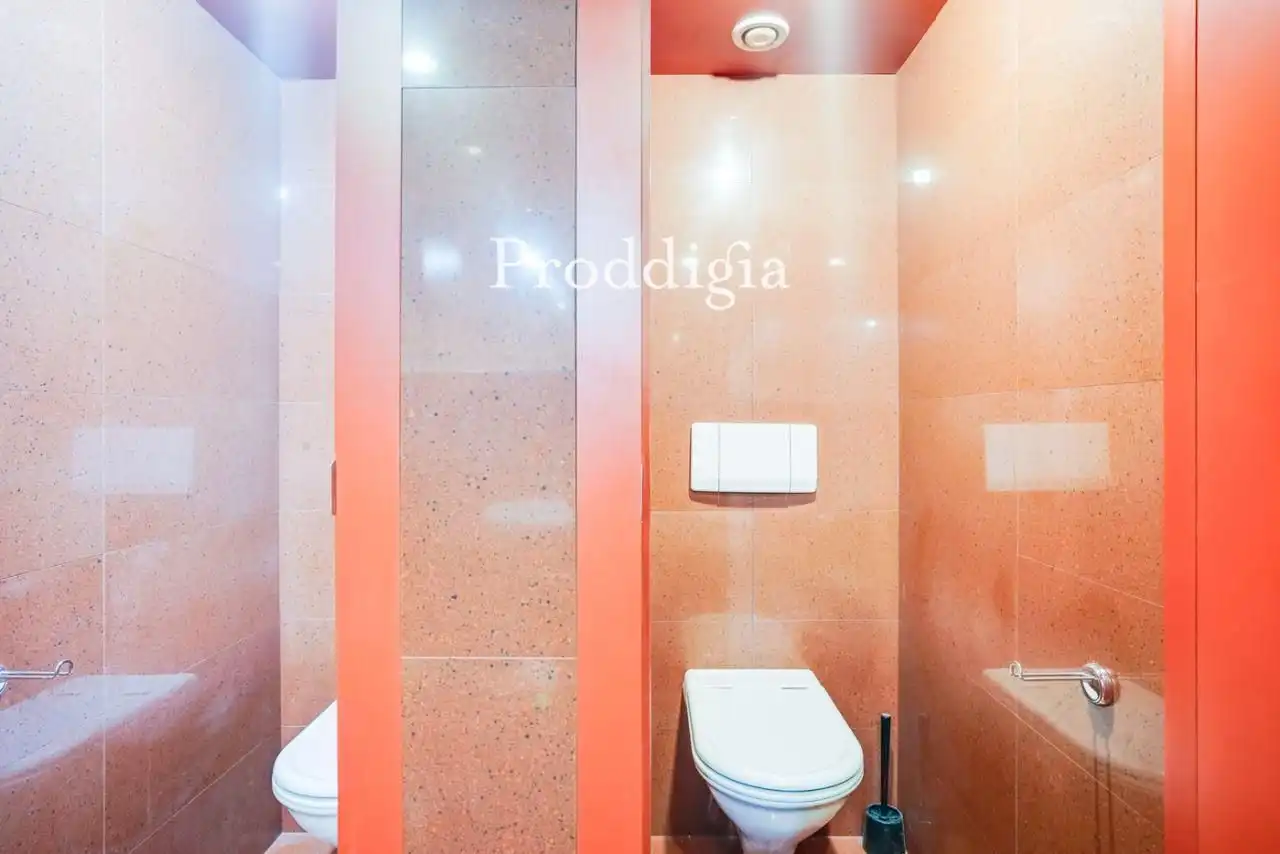 Baño de Oficina de alquiler en Barcelona con Aire acondicionado y Calefacción