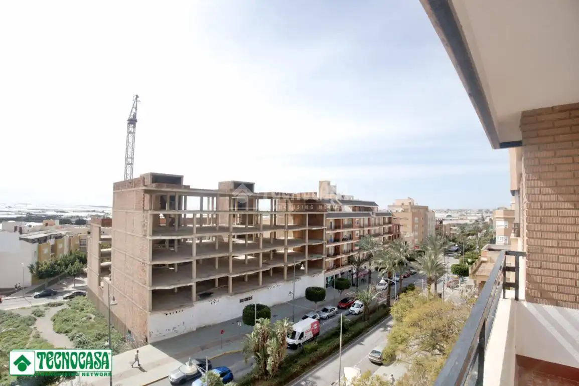 Vista exterior de Piso en venta en El Ejido con Balcón