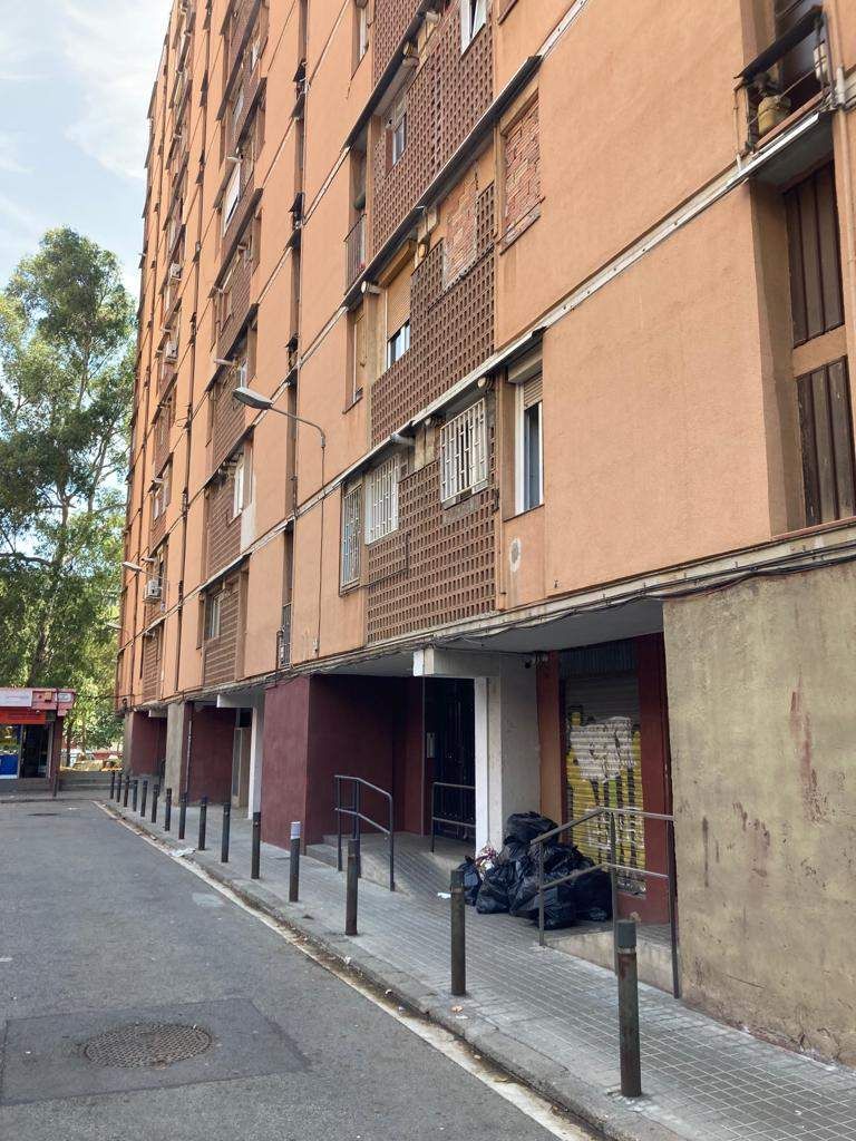 Exterior view of Flat for sale in  Barcelona Capital  with Heating