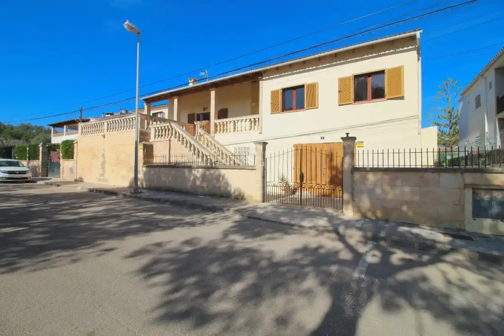 Vista exterior de Casa o xalet en venda en Alcúdia amb Jardí privat, Terrassa i Traster