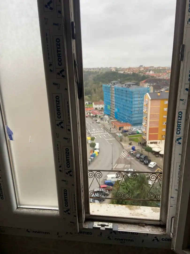 Vista exterior de Piso en venta en Avilés con Calefacción y Balcón