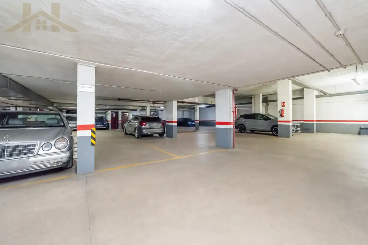 Parking of Attic for sale in Valdemoro  with Air Conditioner, Heating and Parquet flooring