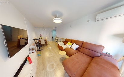 Living room of Flat for sale in  Zaragoza Capital  with Air Conditioner, Heating and Furnished