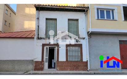 Exterior view of House or chalet for sale in Las Navas del Marqués 