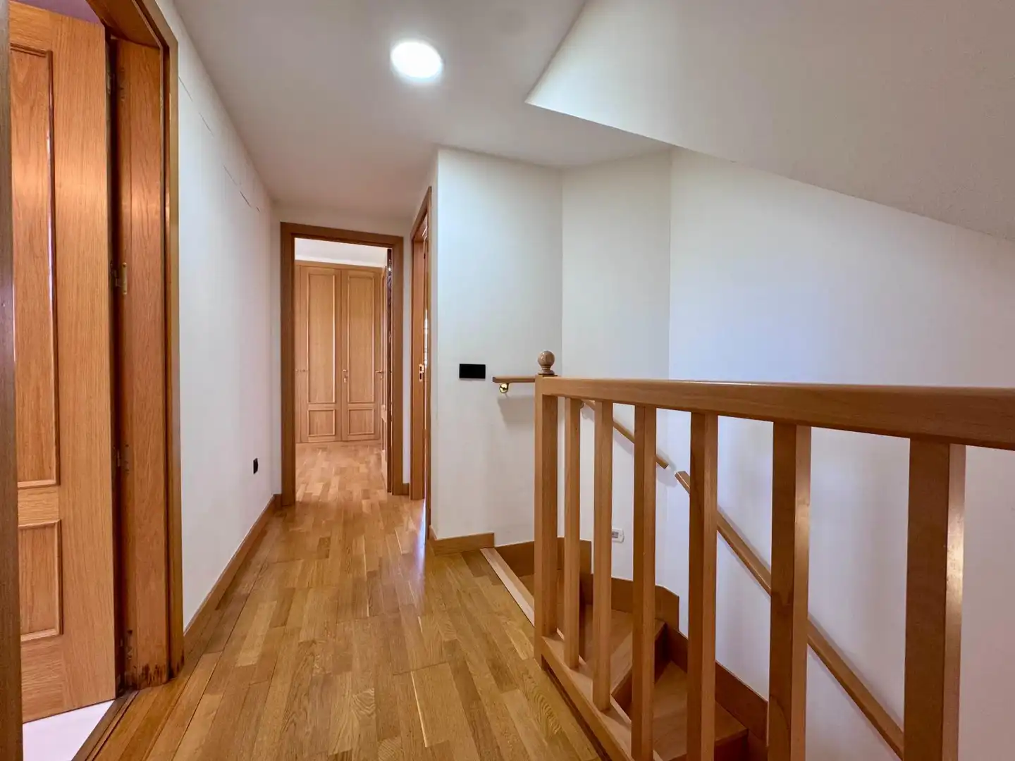 Casa adosada en venta en Villanueva de la Cañada con Parquet
