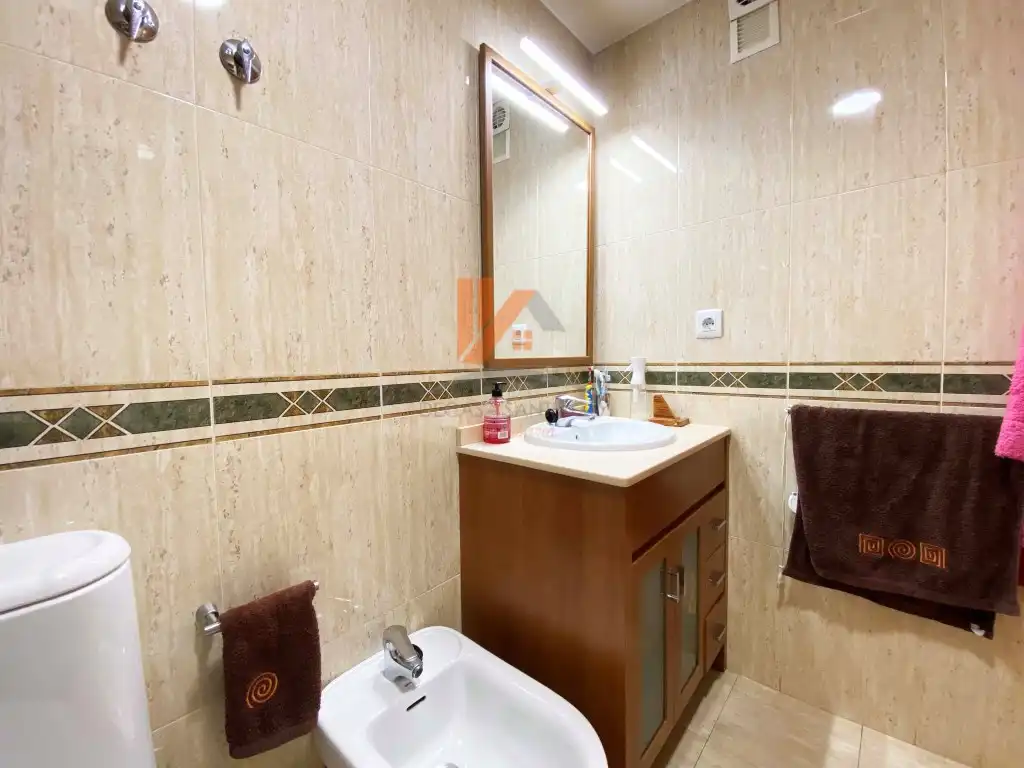 Bathroom of Flat for sale in Ames  with Oven