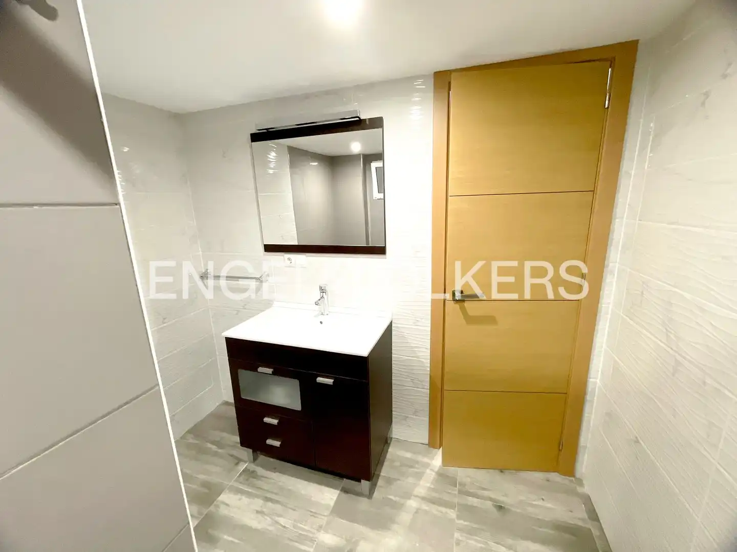 Baño de Apartamento de alquiler en Valencia con Aire acondicionado, Calefacción y Terraza