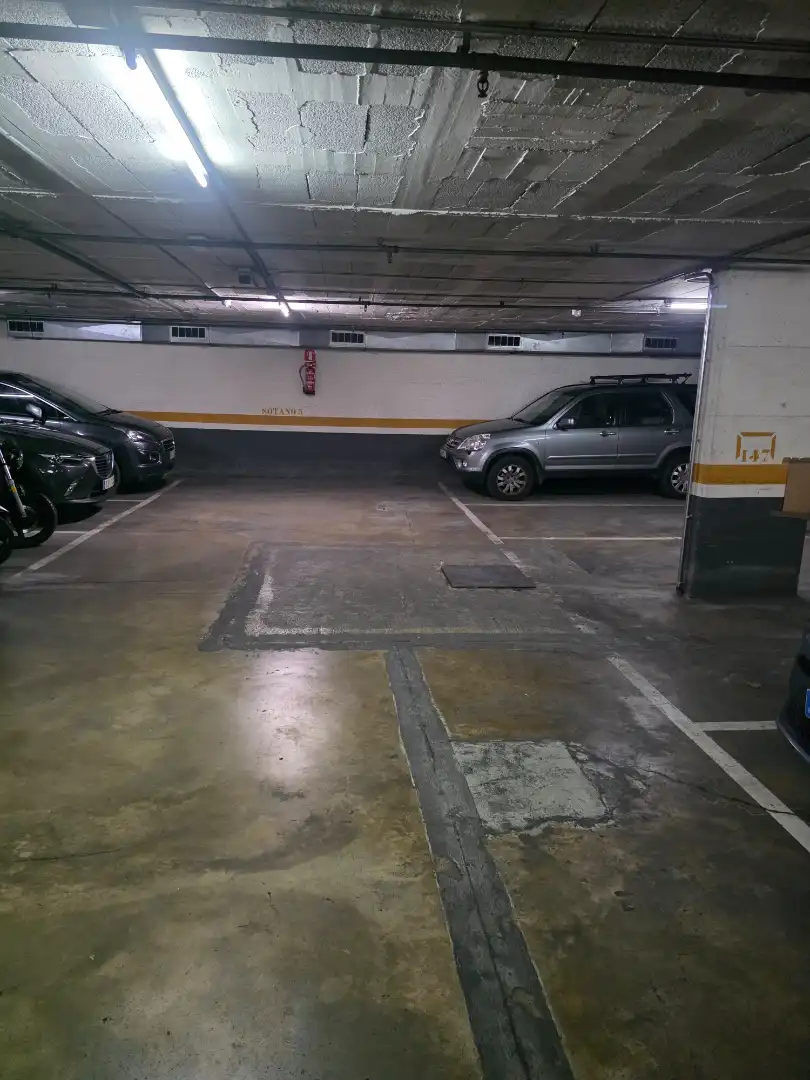 Aparcament de Garatge en venda en Barcelona amb Alarma
