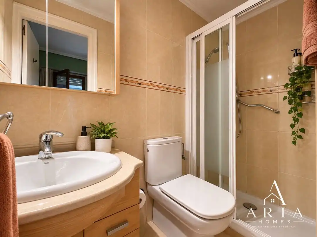 Bathroom of Flat for sale in Bilbao   with Heating, Terrace and Furnished