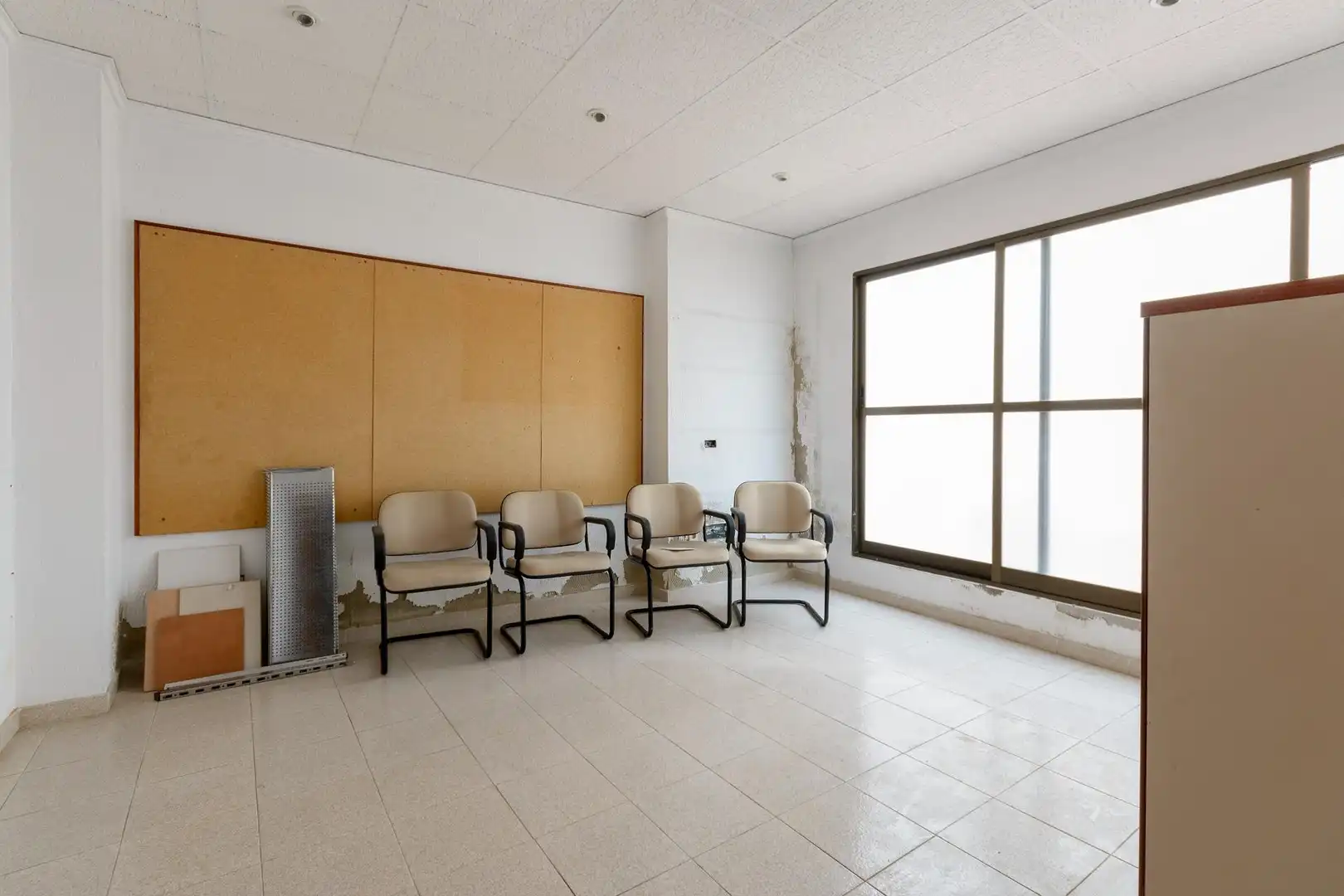 Ground floor for sale in Gandia  with Air Conditioner and Terrace