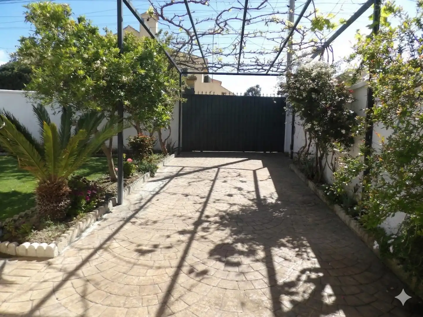 Garden of Houses for sale in Algeciras  with Air Conditioner, Private garden and Storage room