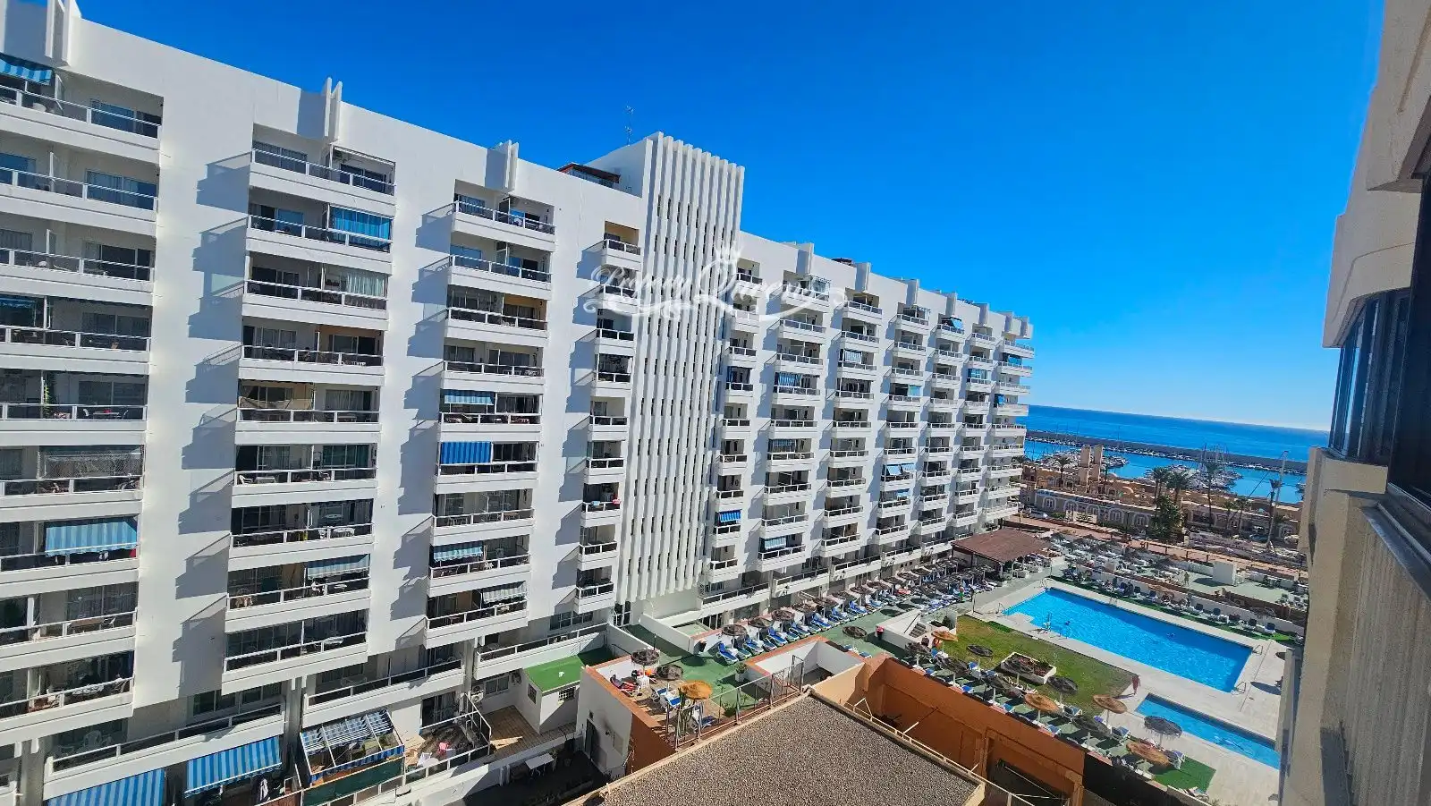 Vista exterior de Àtic en venda en Fuengirola amb Aire condicionat, Terrassa i Moblat