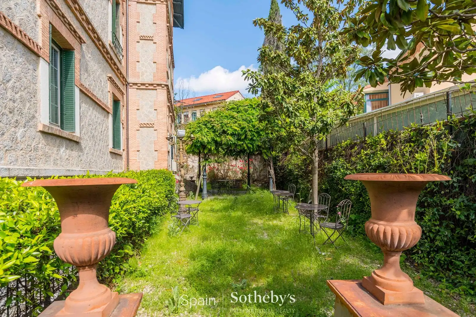 Houses for sale in Calle Juan de Toledo, Abantos - Carmelitas