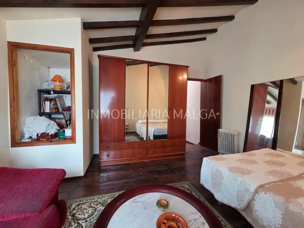 Dormitori de Casa o xalet en venda en Colunga amb Parquet, Traster i Moblat
