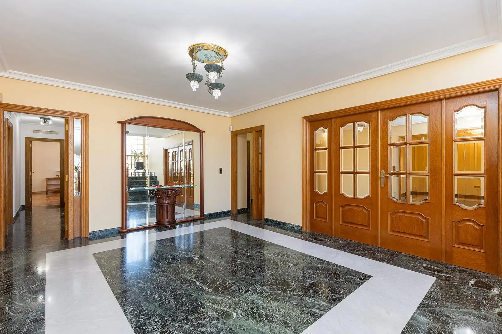 Villa avec piscine à vendre à Calle salvador de madariaga, imagen 2