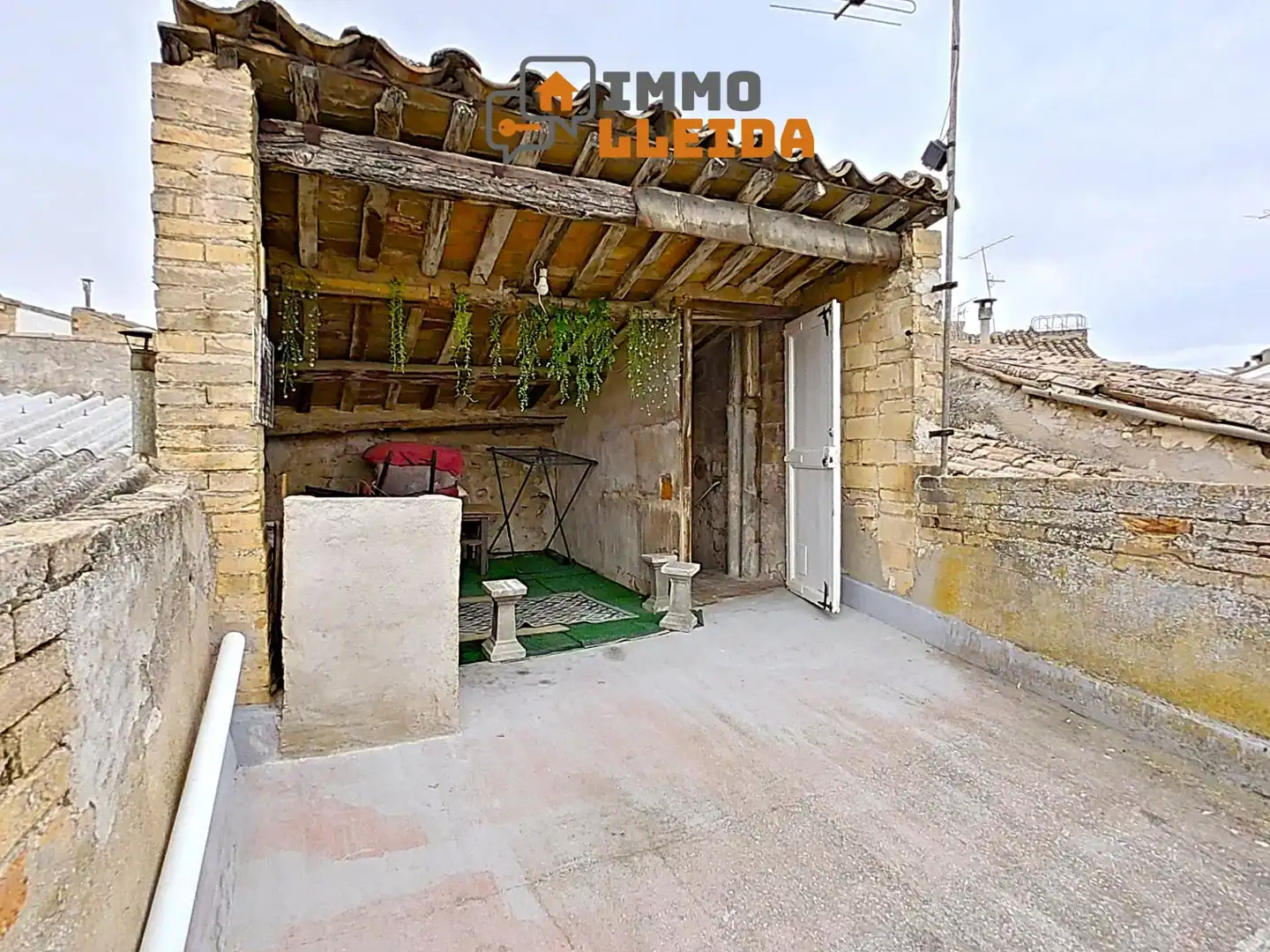 Terrassa de Casa adosada en venda en Cervera, Lleida