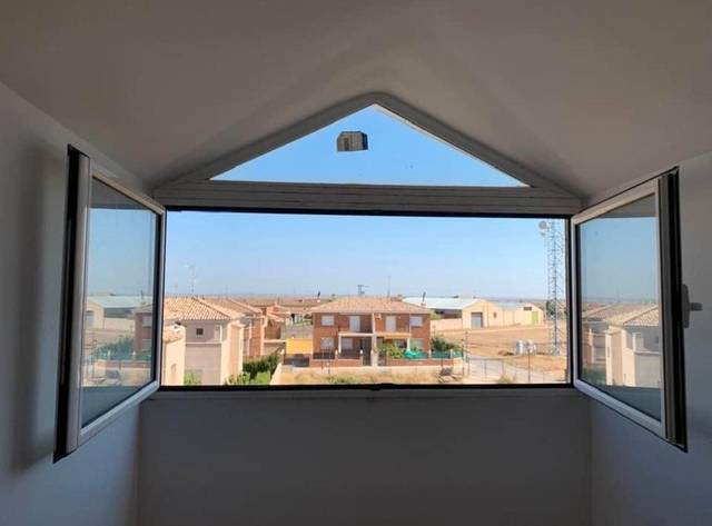 Casa adosada en Venta en Casas de Juan Núñez