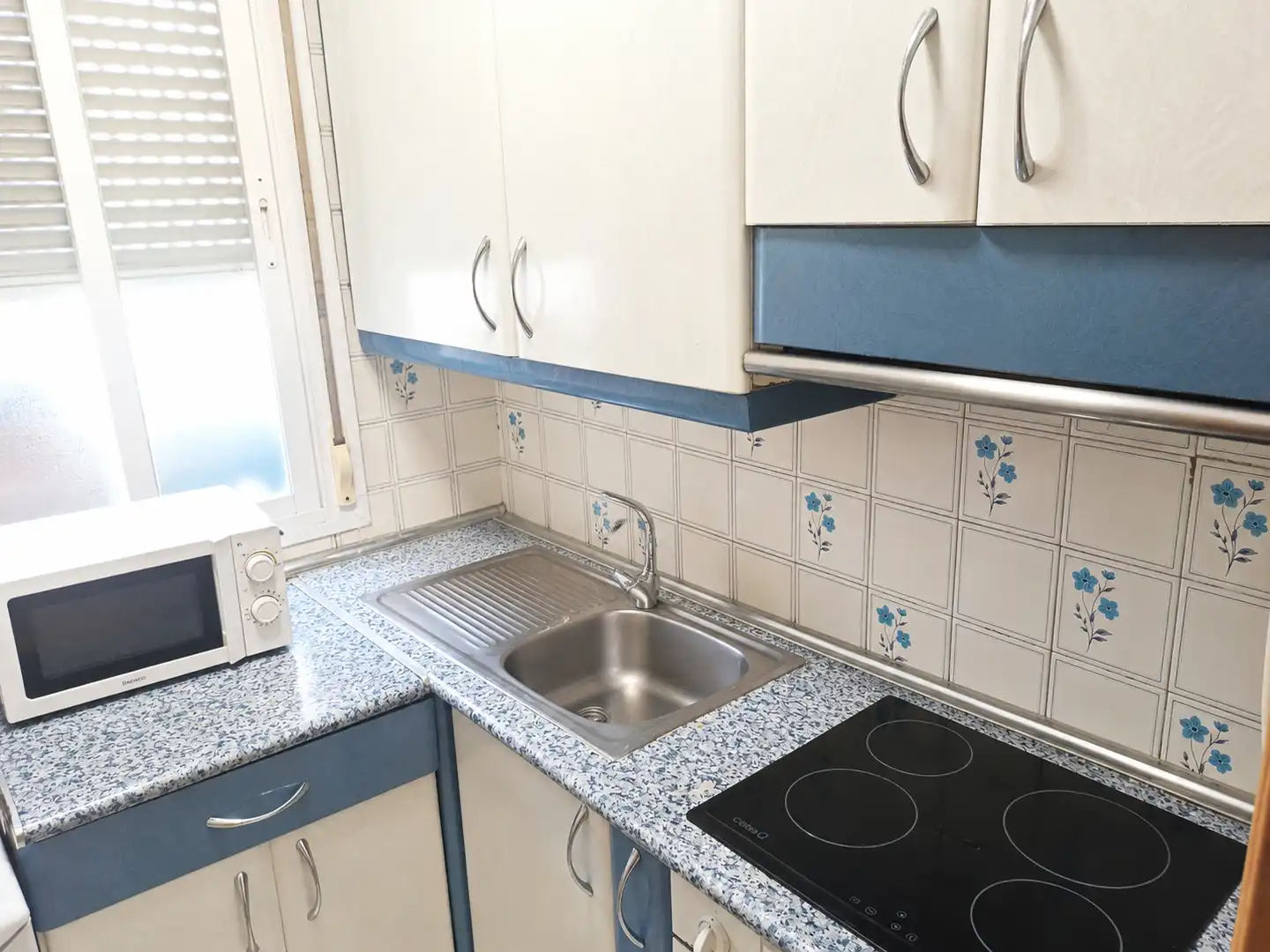 Kitchen of Apartments for sale in Madrid  with Air Conditioner, Washing machine and Microwave