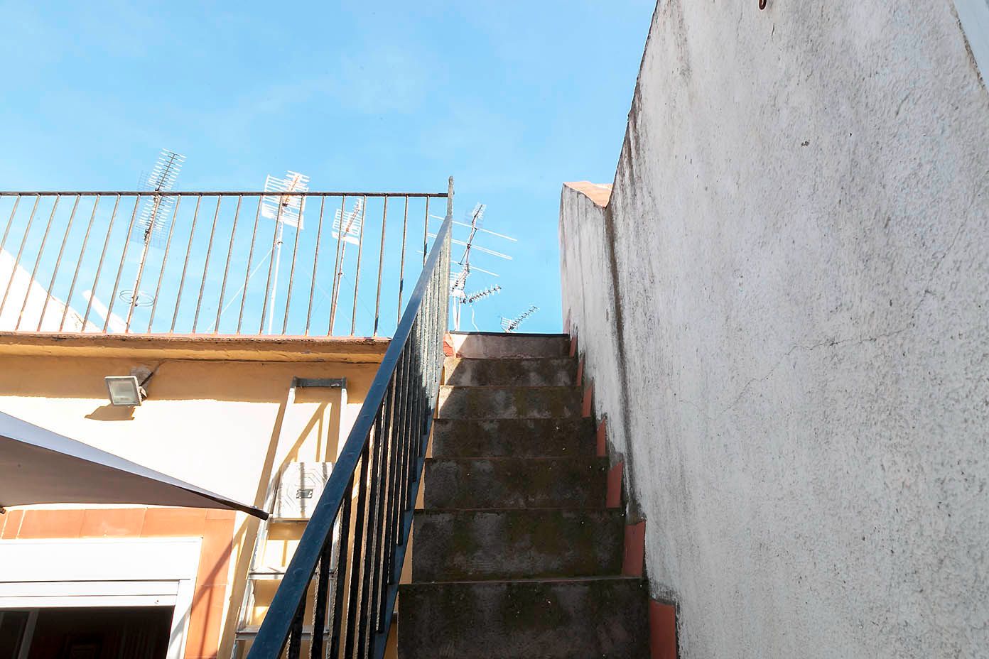 Exterior view of Attic for sale in  Barcelona Capital  with Air Conditioner