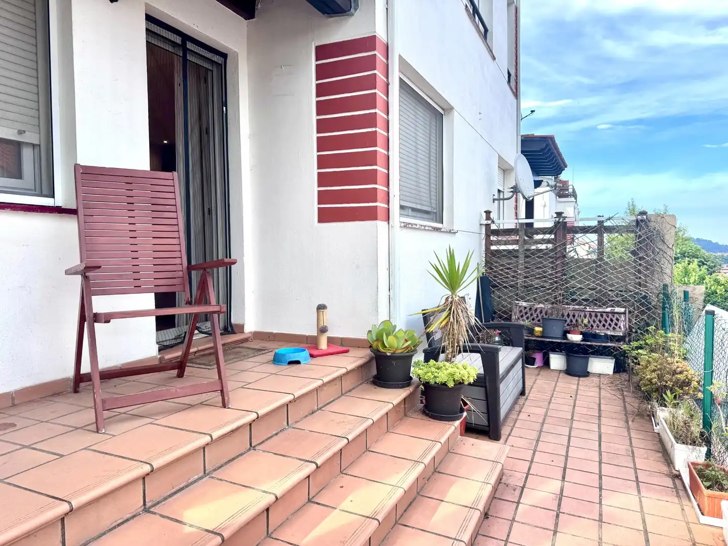 Terrasse von Erdgeschoss zum Verkauf in El Astillero   mit Heizung, Privatgarten und Terrasse