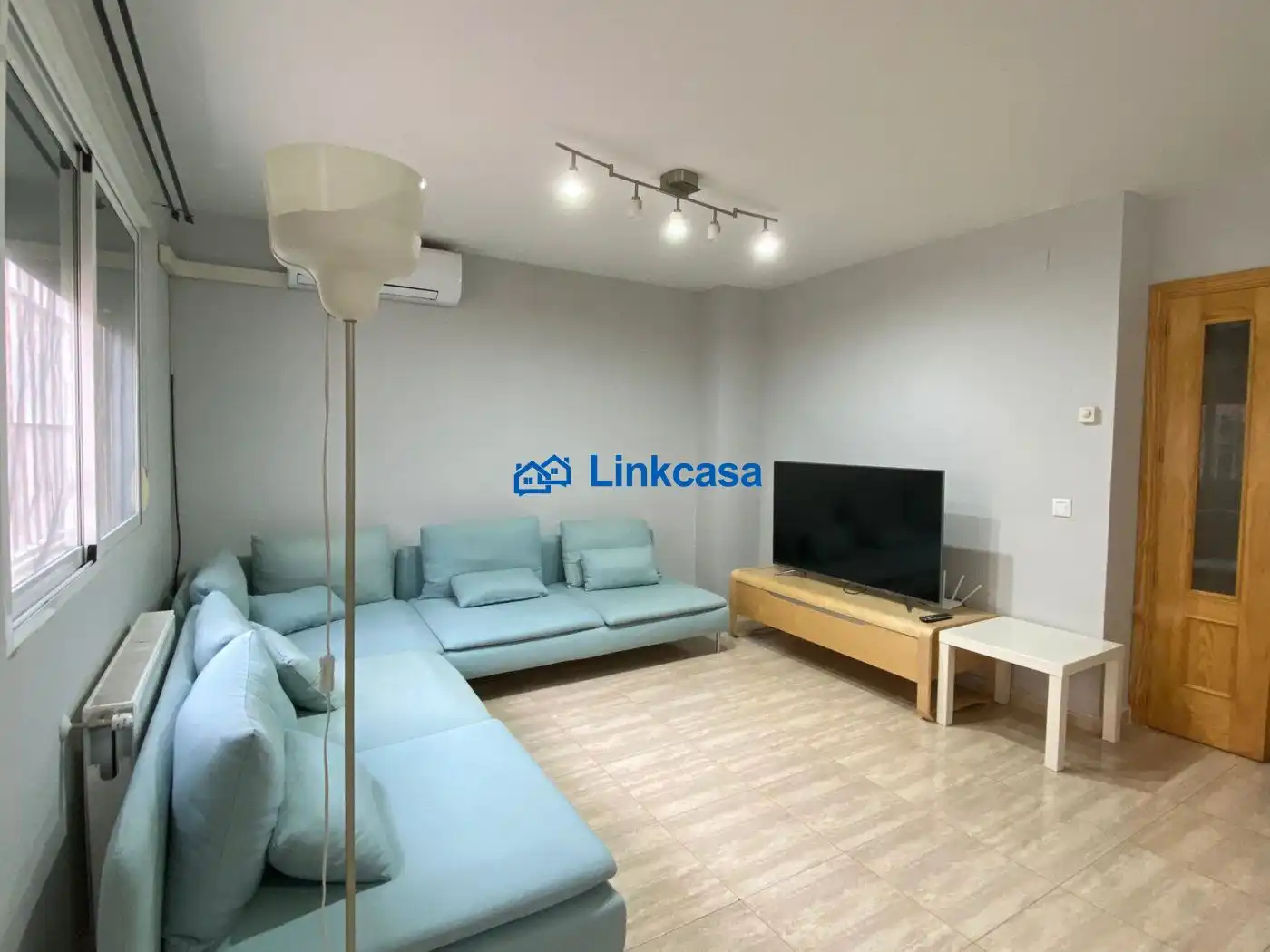 Sala d'estar de Casa adosada en venda en Seseña amb Aire condicionat, Calefacció i Jardí privat