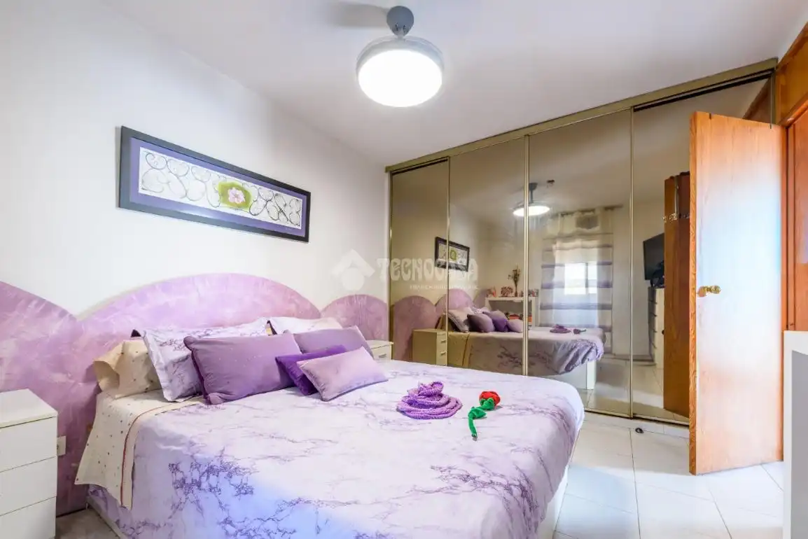 Semi-detached house with terrace for sale in Av. Corts Catalanes, imagen 4