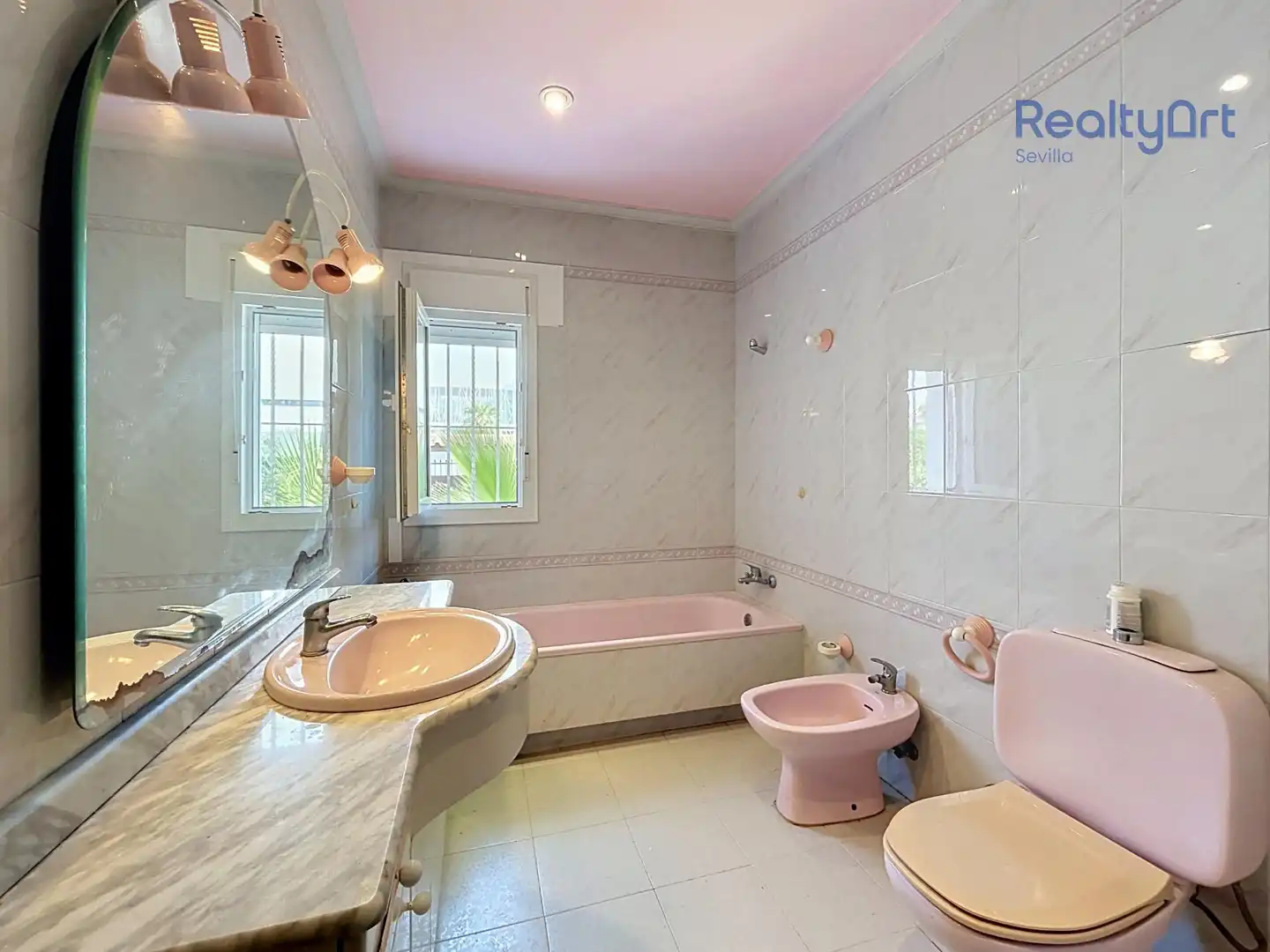 Bathroom of Houses for sale in Alcalá de Guadaira  with Air Conditioner, Heating and Private garden