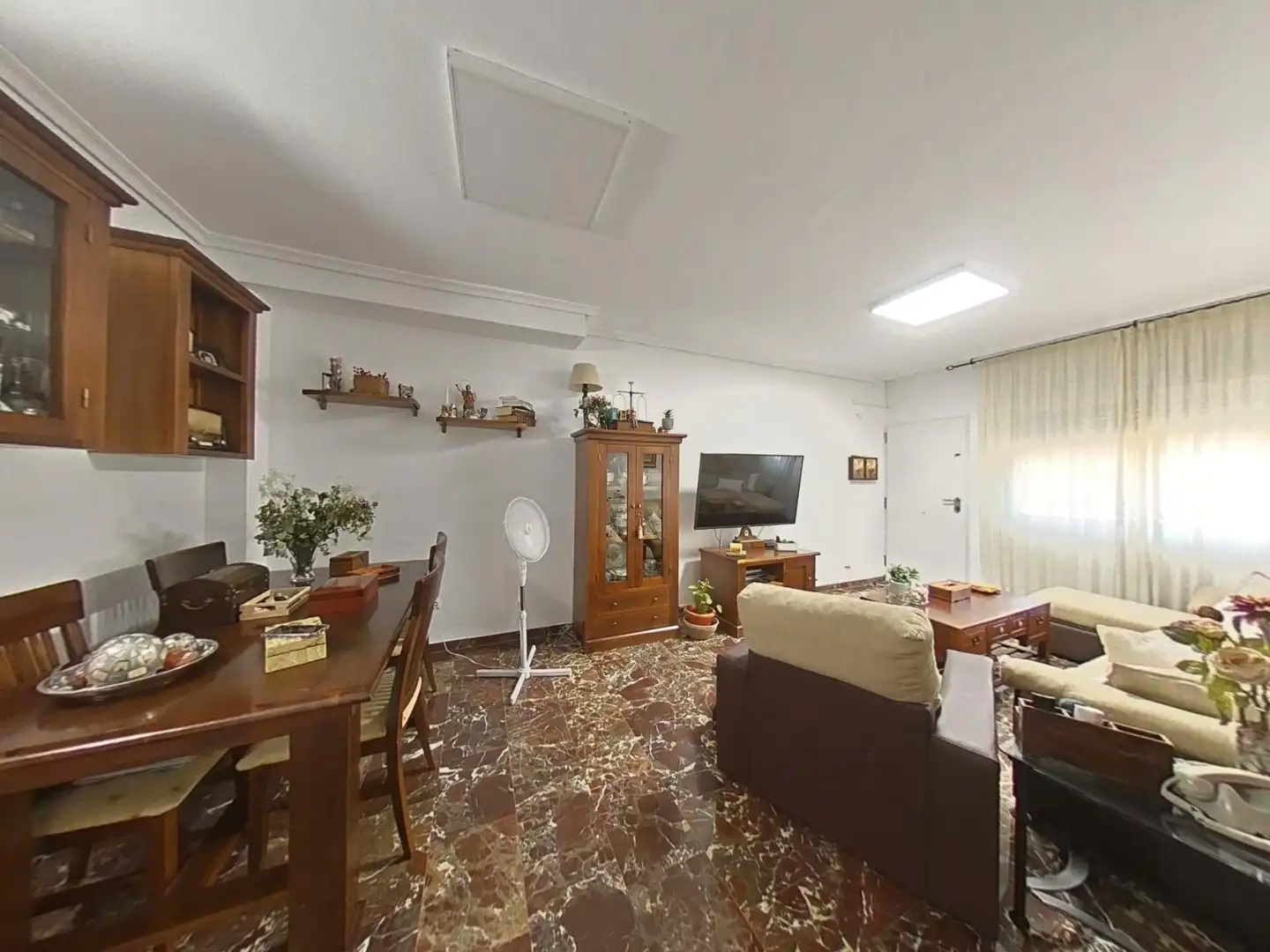 Wohnzimmer von Einfamilien-Reihenhaus zum Verkauf in Almodóvar del Río mit Klimaanlage, Heizung und Terrasse