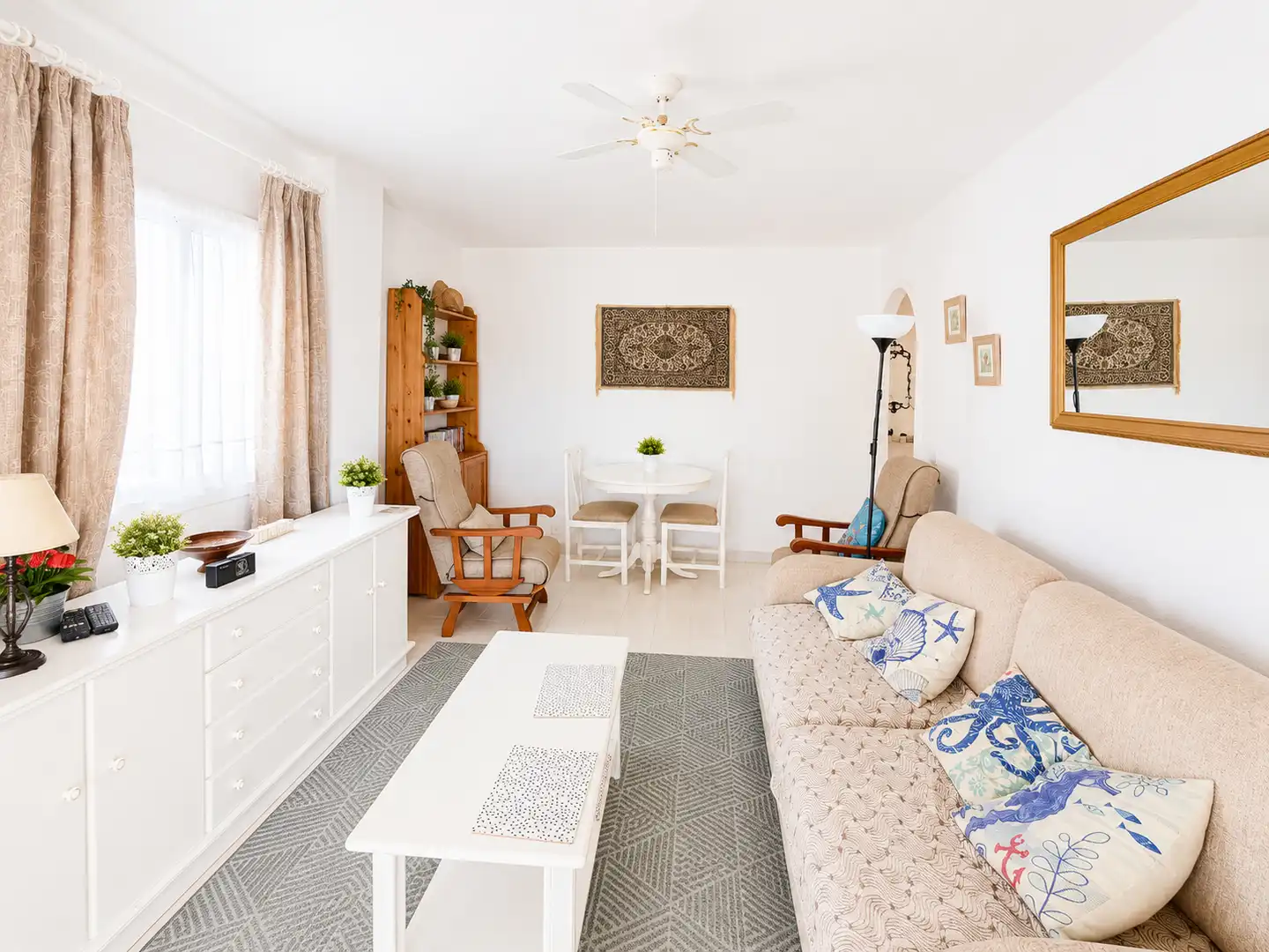 Sala d'estar de Apartament en venda en Benalmádena amb Terrassa, Moblat i Piscina comunitària