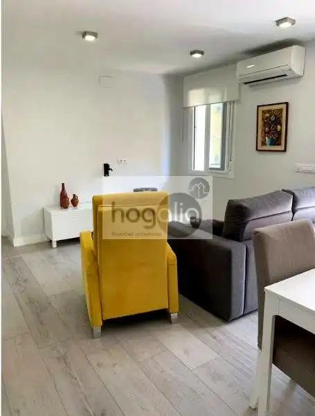 Flat with lift to rent in Triana