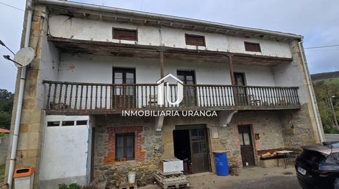 Oportunidad de Inversión Amplio Chalet Independiente en Voto para Reformar con pequeño terreno