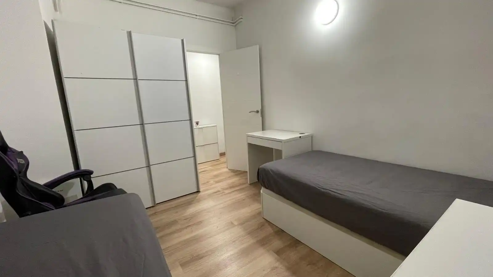 Dormitori de Planta baixa en venda en Barcelona amb Calefacció, Forn i Alarma