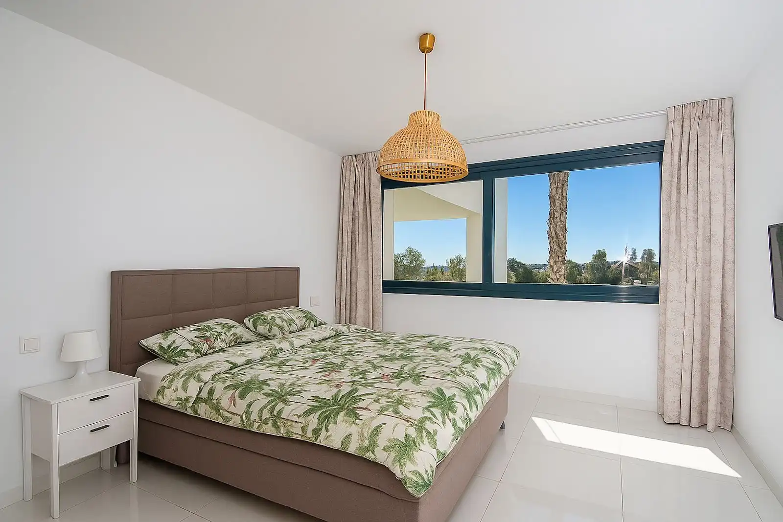 Dormitori de Apartament en venda en Estepona amb Aire condicionat, Traster i Piscina