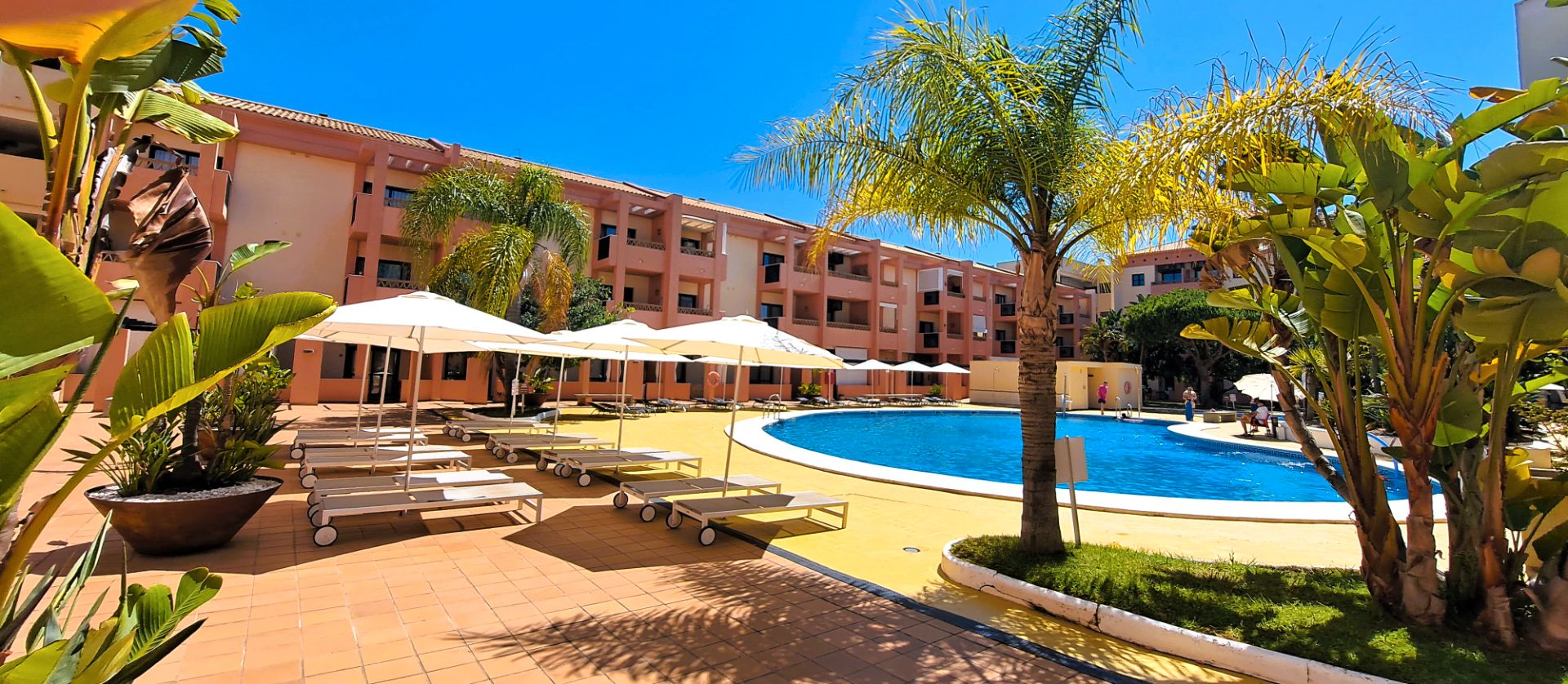 Piscina de Apartament de lloguer en Punta Umbría amb Aire condicionat, Calefacció i Jardí privat