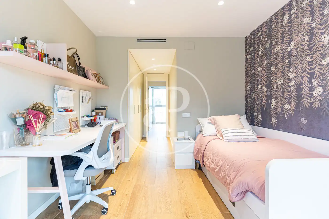 Bedroom of Flat for sale in Sant Cugat del Vallès  with Air Conditioner, Heating and Private garden