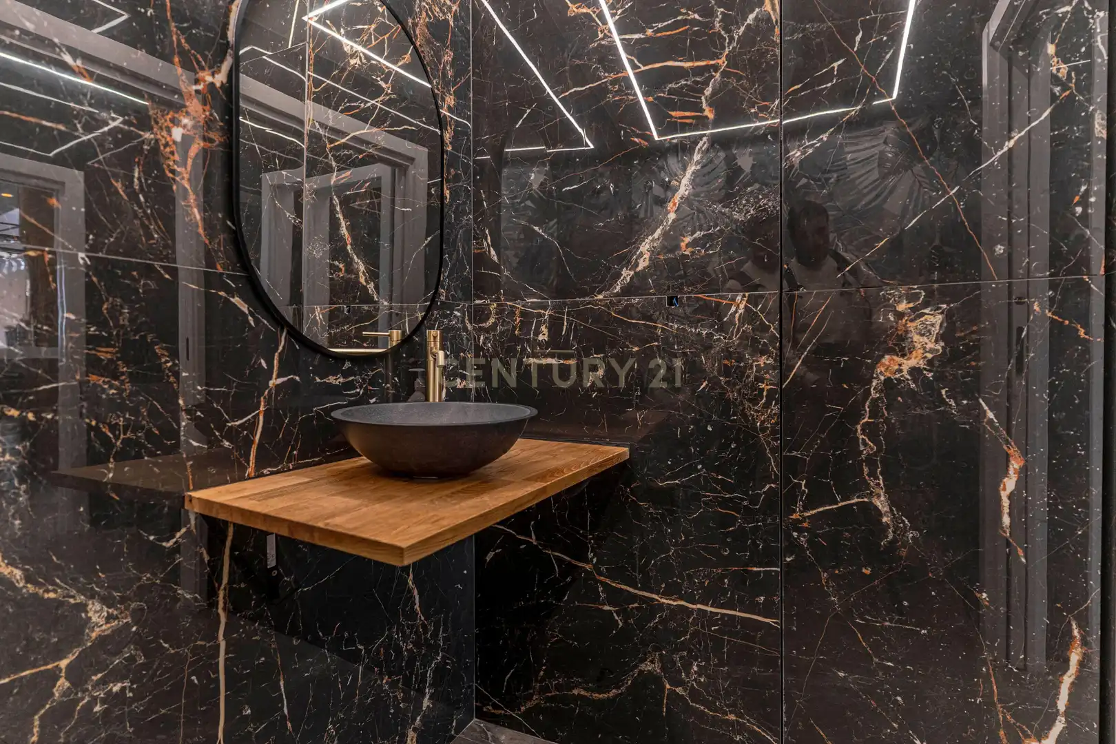 Baño de Local en traspaso en Granada con Aire acondicionado
