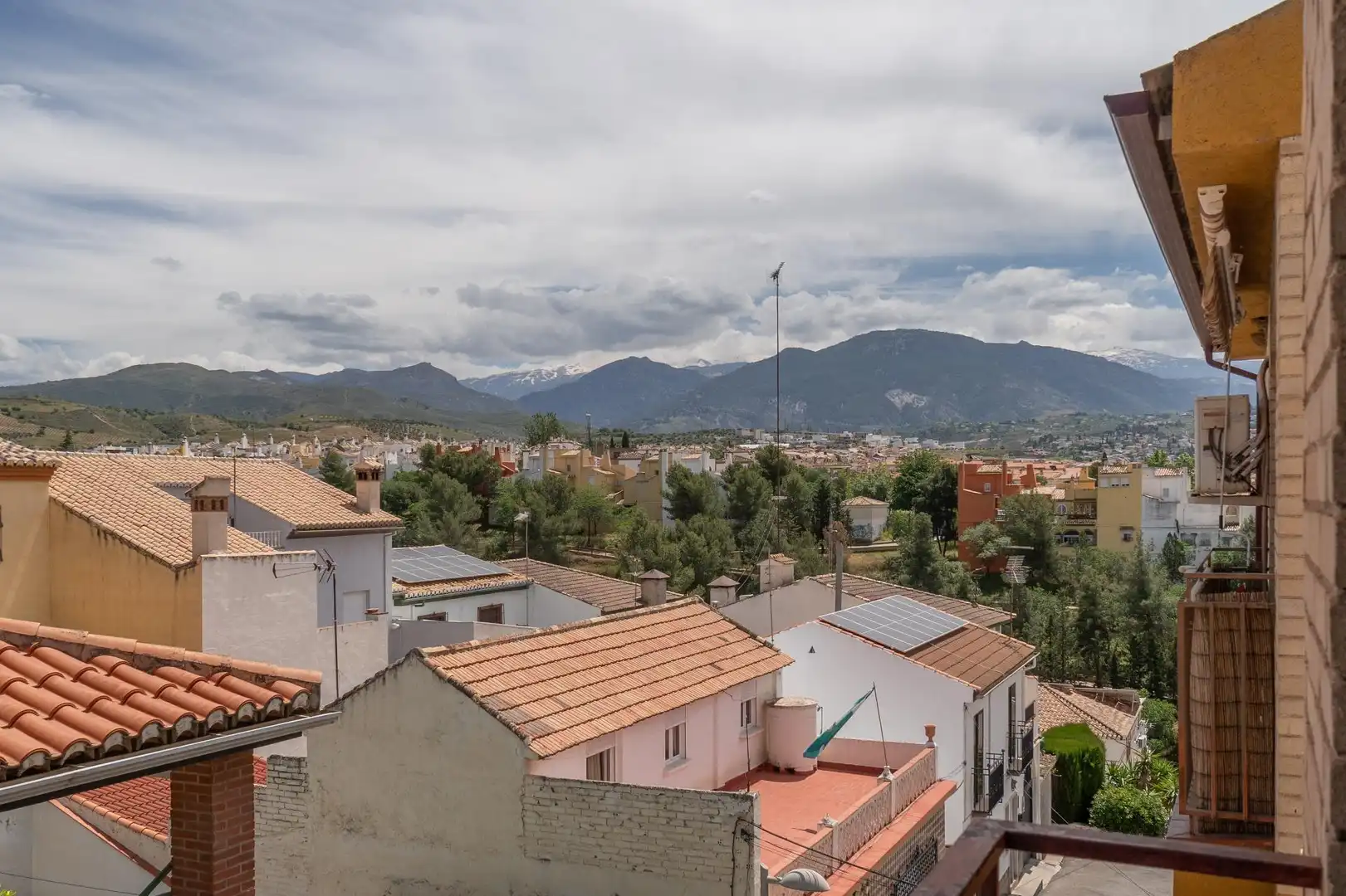 Vista exterior de Pis en venda en Huétor Vega amb Aire condicionat, Traster i Balcó