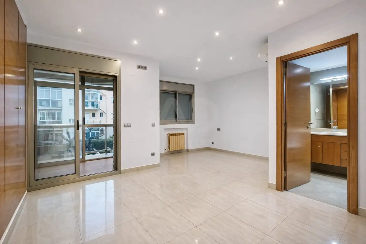 Einfamilien-Reihenhaus zum Verkauf in Salou mit Klimaanlage, Heizung und Terrasse