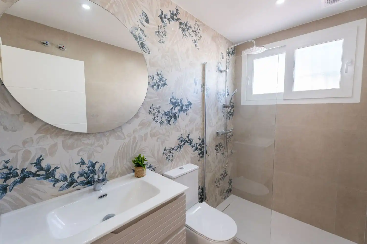 Detached house with pool for sale in Playa de los Locos, imagen 19