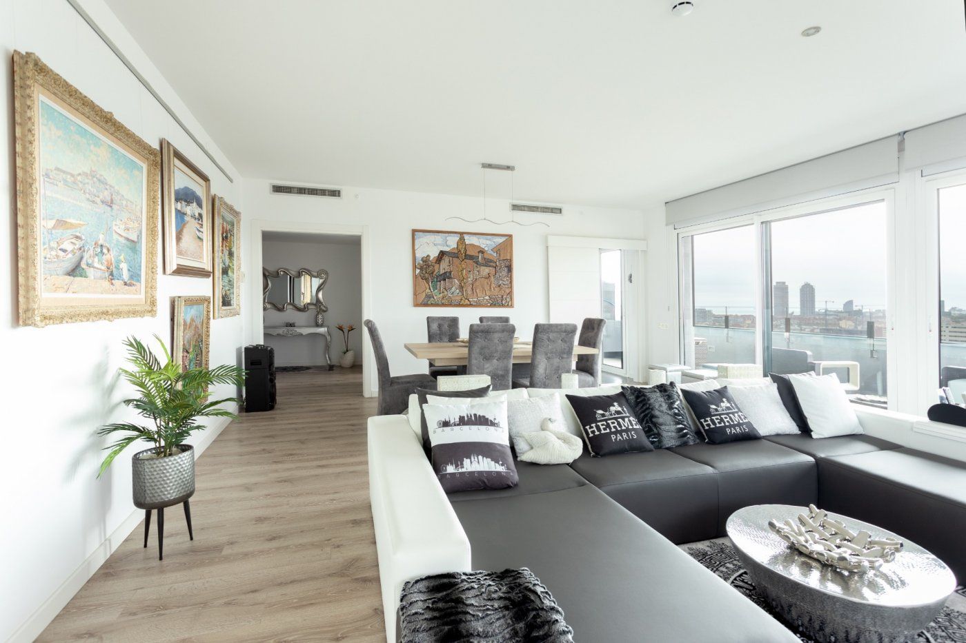Living room of Flat to rent in  Barcelona Capital  with Air Conditioner, Heating and Parquet flooring
