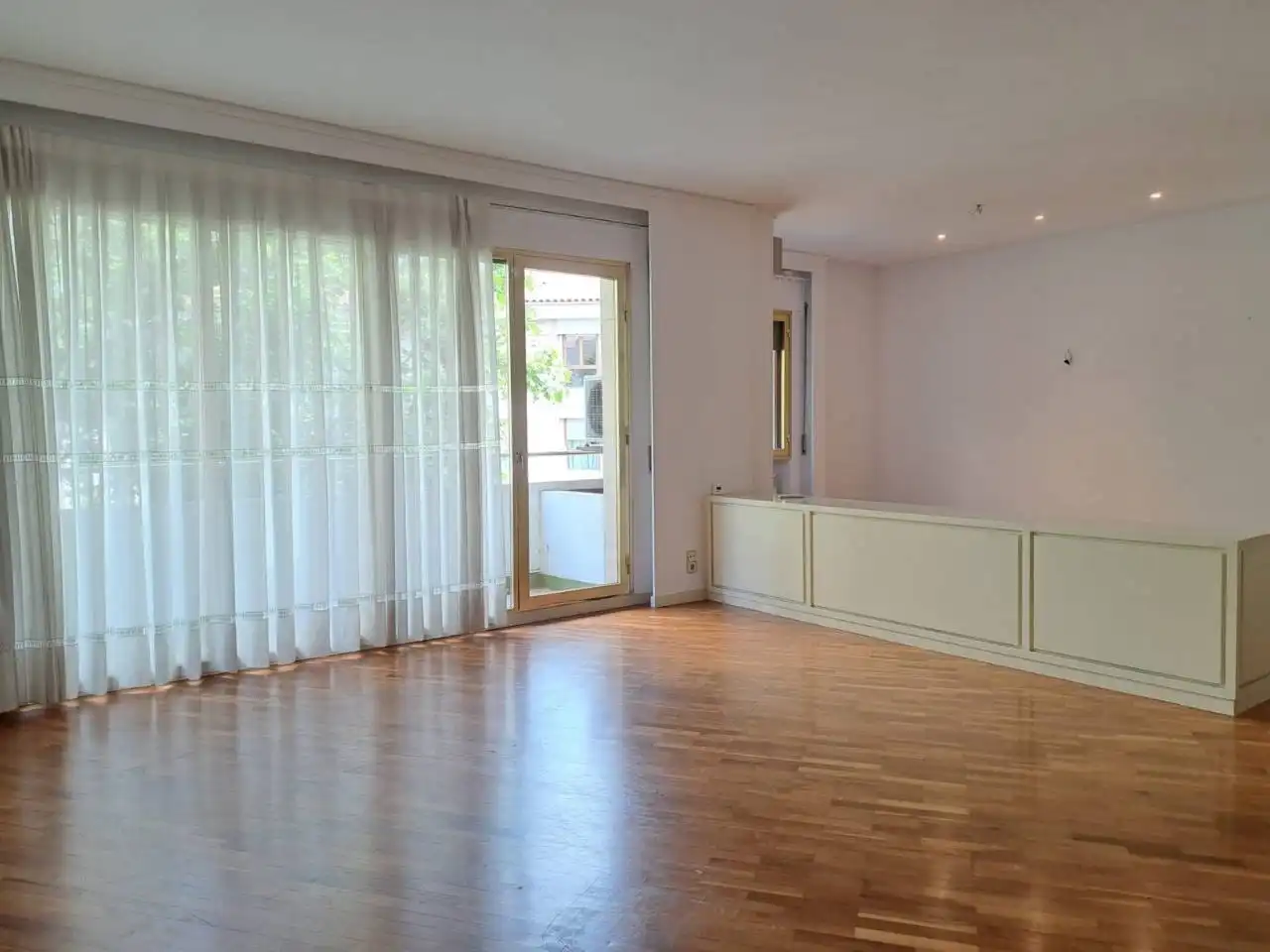 Wohnung zur Miete in Calle Republica, Centre