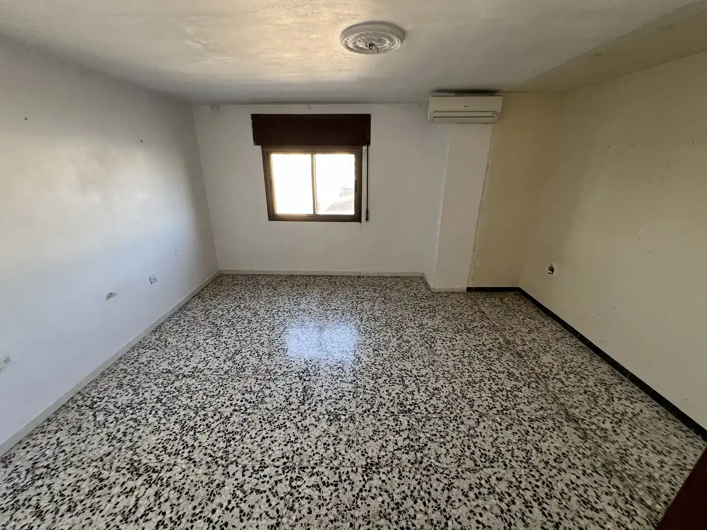 Casa adosada en venda en Guadix amb Traster i Balcó