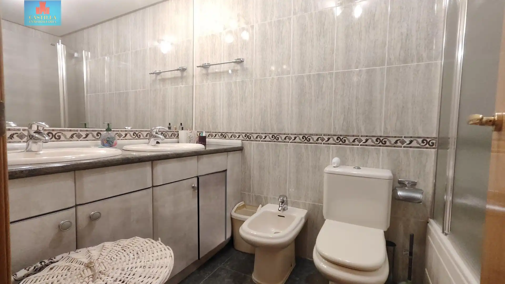 Baño de Piso en venta en Ávila con Calefacción, Jardín privado y Trastero