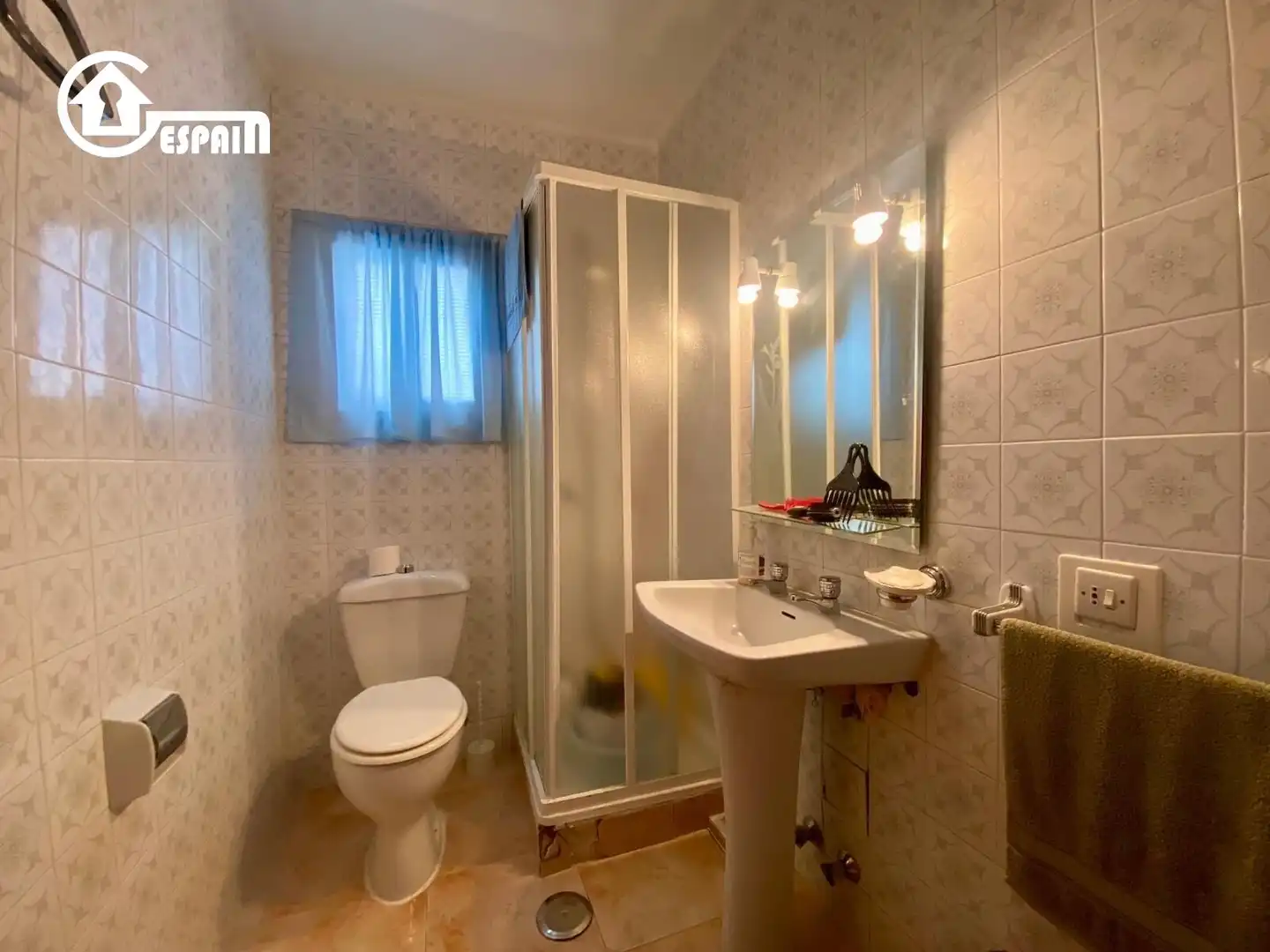 Baño de Casa adosada en venta en Lillo con Calefacción, Jardín privado y Terraza