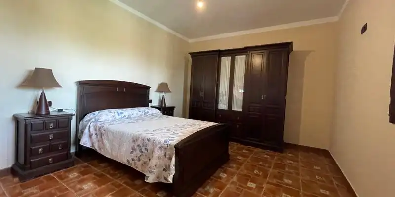 Dormitori de Casa o xalet en venda en Loja amb Aire condicionat, Jardí privat i Terrassa
