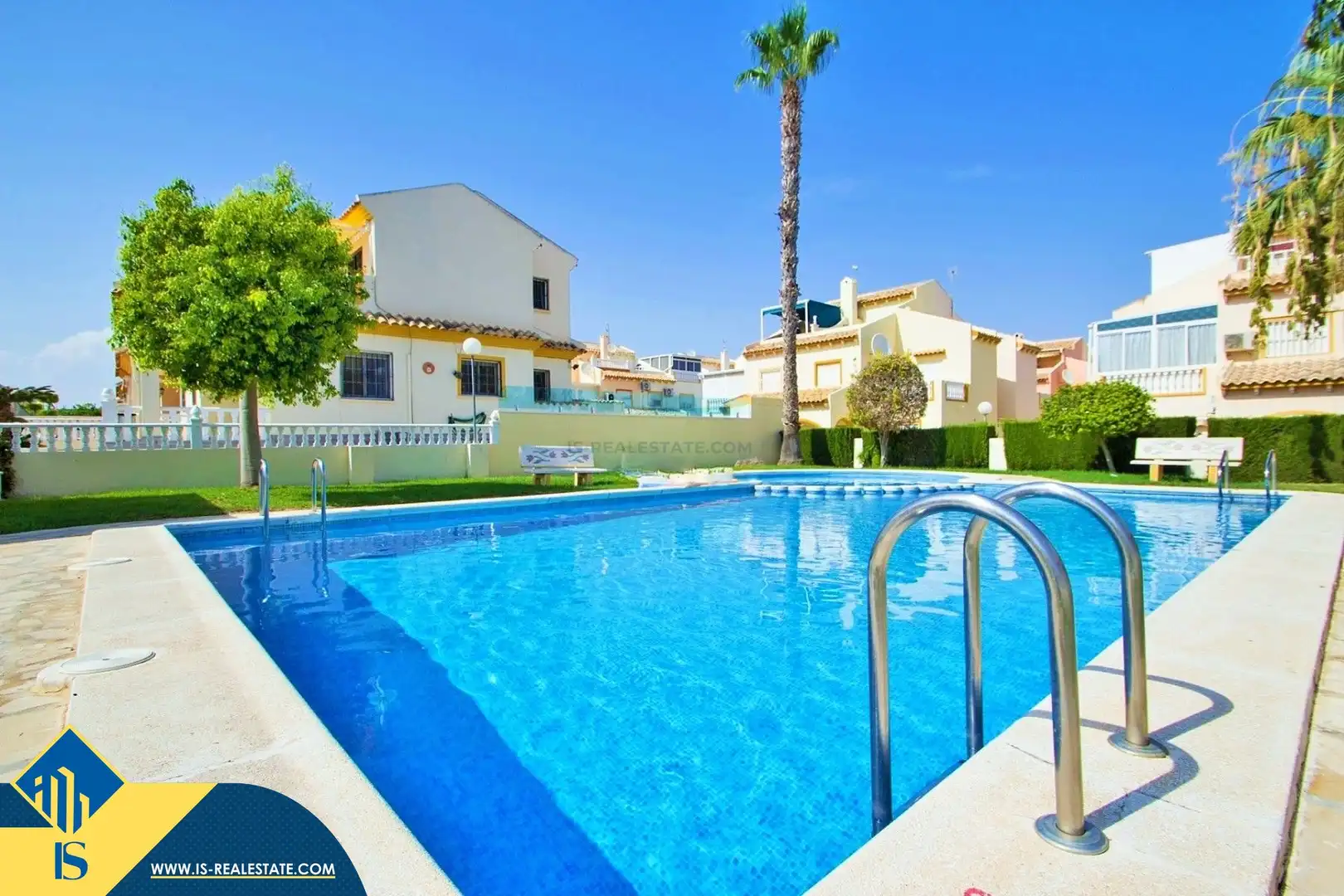 Piscina de Casa o xalet en venda en Orihuela amb Jardí privat, Terrassa i Moblat