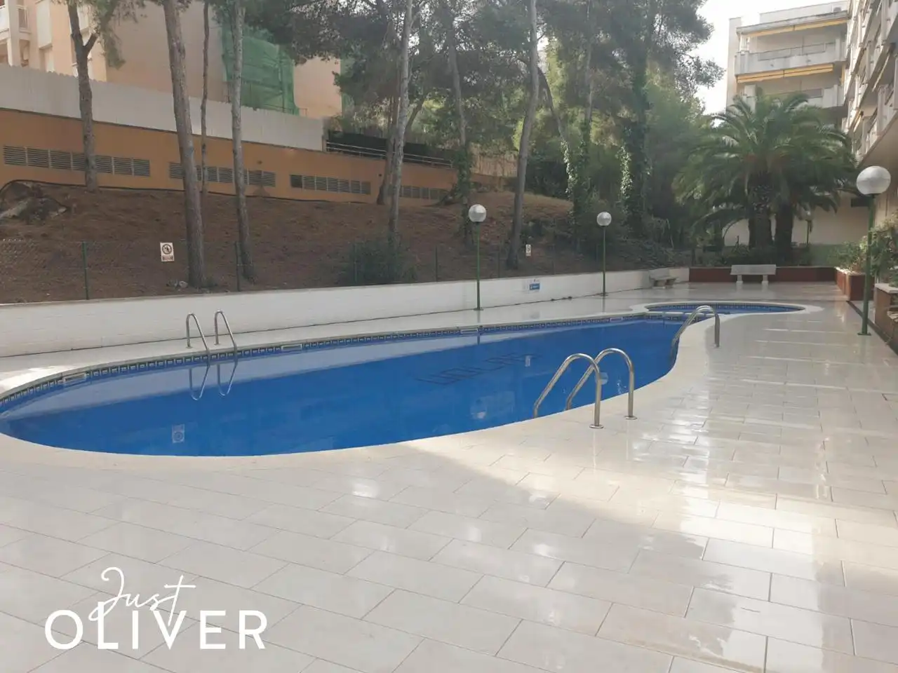 Piscina de Apartamento en venta en Salou con Terraza, Trastero y Amueblado