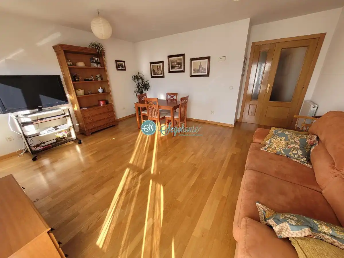 Living room of Flat for sale in Palazuelos de Eresma  with Heating, Storage room and Community pool
