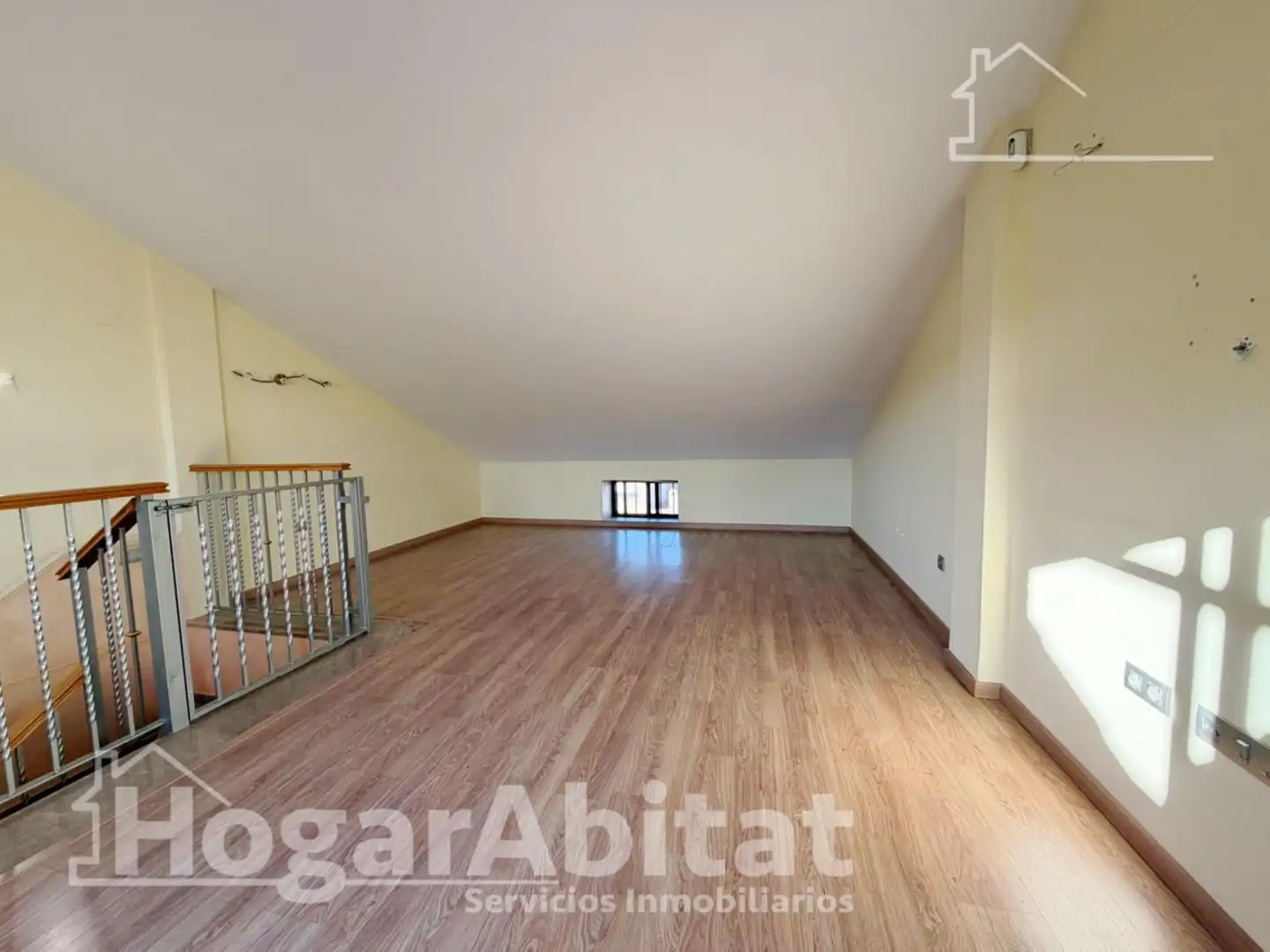 Dormitori de Casa adosada en venda en Sagunto / Sagunt amb Aire condicionat, Jardí privat i Terrassa
